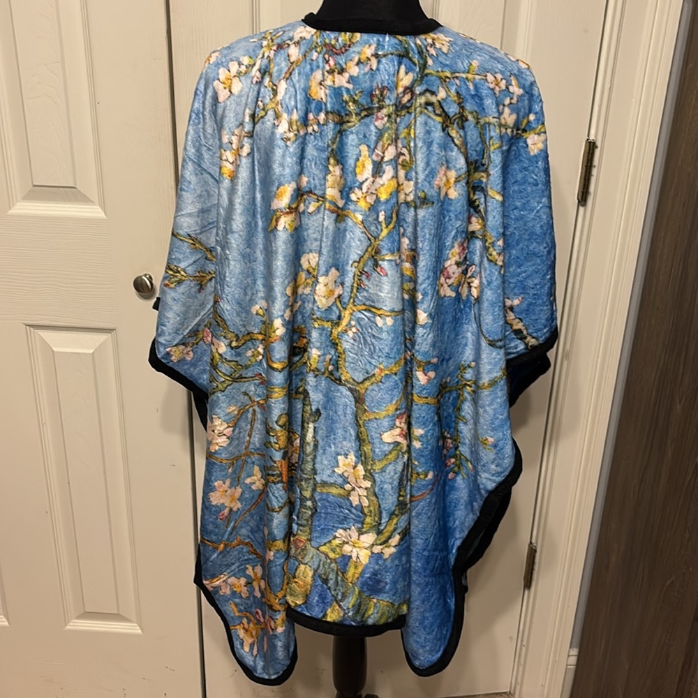 JC Sunny Fleece Floral Wrap - Picture 6 of 9